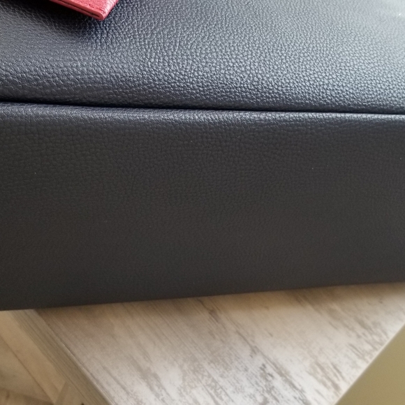 Tommy Hilfiger Tote Purse With Wristlet NWT - Picture 6 of 8